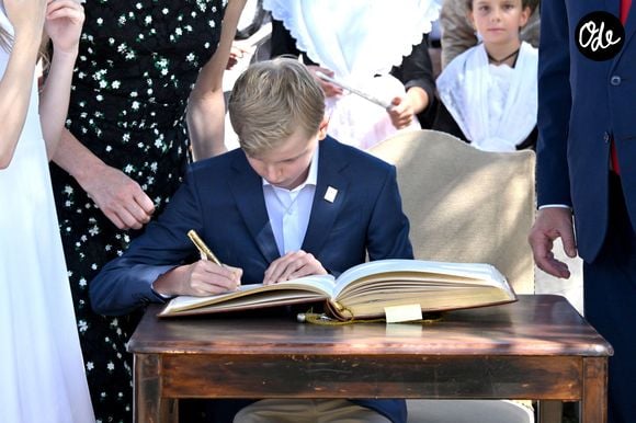 Le prince Albert II de Monaco, la princesse Charlène de Monaco, le prince Jacques de Monaco, marquis des Baux et la princesse Gabriella de Monaco lors de leur visite officielle aux Baux-de-Provence, France, le 5 septembre 2026. © Bruno Bebert/Bestimage