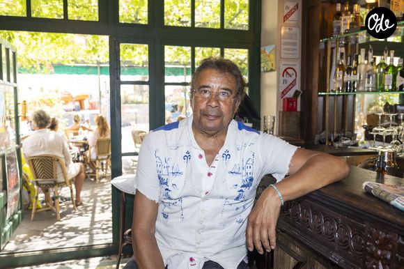 Le célèbre chanteur, qui fêtera bientôt ses 78 ans, s'associe à une experte du secteur pour donner vie à un projet inédit : "une banque des rêves du monde entier".

Exclusif - Laurent Voulzy lors des séances de dédicaces "Les Plumes de Ramatuelle" au café de l'Ormeau, le 10 août 2025.

© Cyril Bruneau / Bestimage