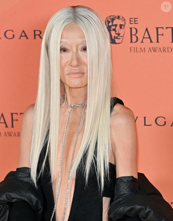 Puis elle a rejoint, à la fin des années 1980, la maison Ralph Lauren.

A Londres, le 15 février 2025, Vera Wang à la soirée des nominées des EE BAFTA Film Awards. Photo Press Service / BESTIMAGE