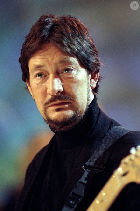 Milan Italie 1998-12-11 : Chris Rea pendant l'émission de télévision Canale 5. Photo Alamy/ABACAPRESS.COM