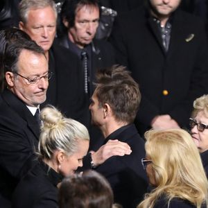 Jean Reno, David Hallyday, Laeticia Hallyday, Sylvie Vartan, Elyette (Mamie Rock) - Personnalités aux obsèques du chanteur Johnny Hallyday en l'église La Madeleine à Paris, France, le 9 décembre 2017. © Borde-Jacovides/Bestimage