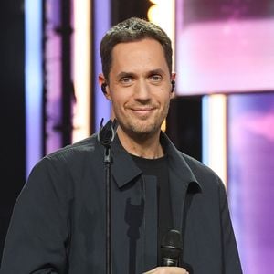 "Évidemment, je la suivais, la France. Je regardais les infos, je suivais les réseaux. Eh bah, il y a un moment où je me dis, bon, cette tension-là, ces clivages permanents, ça ne me manque pas."

Grand Corps Malade (Fabien Marsaud) - Les personnalités se mobilisent lors de la 37ème édition du Téléthon sur le plateau de France 2, avec pour parrain Vianney. Le 8 décembre 2023. © Coadic Guirec / Bestimage