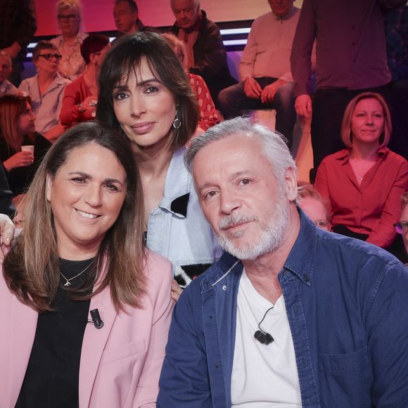 Exclusif - Valérie benaim, Géraldine Maillet, Jean-Michel Maire, sur le plateau de l’émission « TPMP » présentée par C.Hanouna et diffusée en direct sur Youtube et sur toutes les box (SFR, FREE, Bouygues, MyCanal etc), Paris, France, le 18 mars 2025. © Jack Tribeca / Bestimage