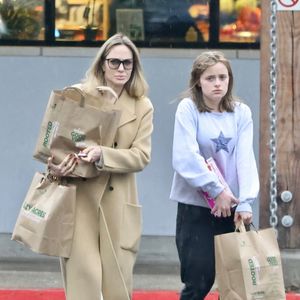 Angelina Jolie et sa fille Vivienne en mode plein de course à Los Angeles le 20 février 2024 © Backgrid USA / Bestimage