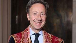 Invitée dans la maison de Stéphane Bern dans le Perche, Calisson Goasdoué (Danse avec les stars) découvre des objets qui prennent beaucoup de place