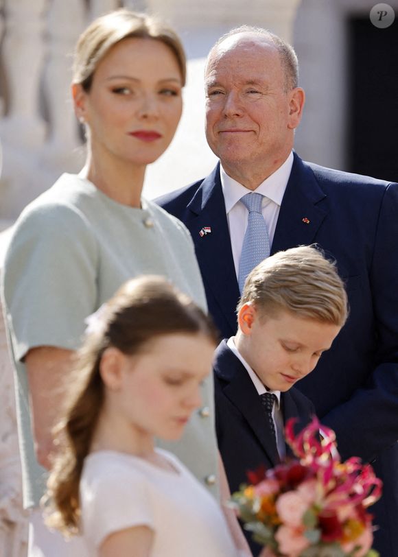 Le Prince Albert II de Monaco (à droite), la Princesse Charlène (2ème à gauche) et leurs enfants Gabriella
(2e à gauche) et Jacques (2e à droite) attendent l'arrivée du président français pour une visite d'État de deux jours au palais princier de Monaco. Photo by Ludovic Marin/Pool/ABACAPRESS.COM