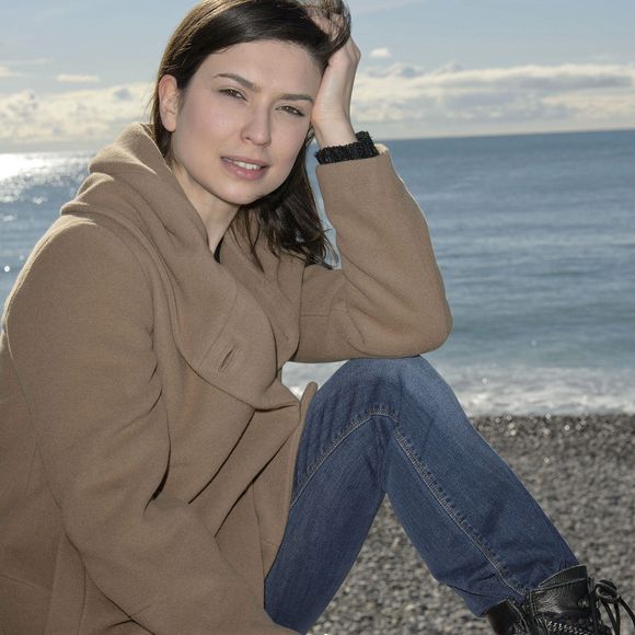 La chanteuse française Lucie Bernardoni pose lors d'une séance photo à Nice, dans le sud de la France, le 01 mars 2014. Photo par Patrice Masante/ABACAPRESS.COM