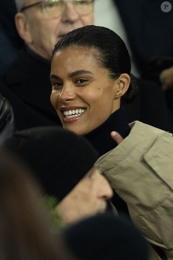 Tina Kunakey - Célébrités dans les tribunes lors du match de Ligue des Champions entre le Paris Saint Germain contre Tottenham Hotspur Football Club (5-3) au Parc des Princes à Paris le 26 novembre 2025. © Cyril Moreau/Bestimage