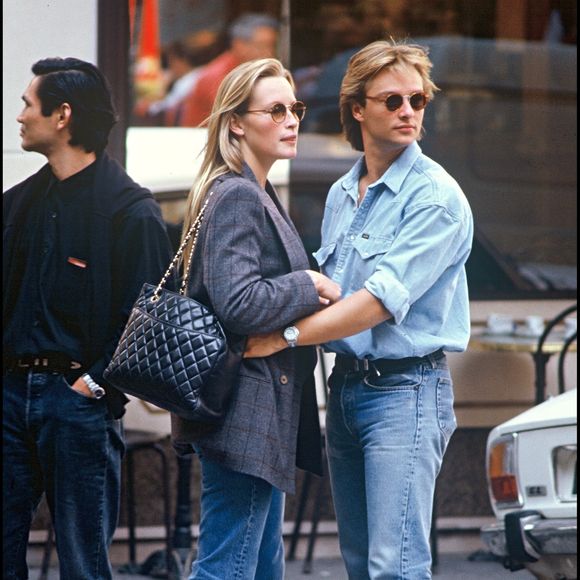 A rappeler que les tourtereaux alors âgés d'une vingtaine d'années se sont dit "oui" pour le meilleur et pour le pire en 1989. 

Archives - Estelle Lefébure et David Hallyday à Paris en 1989. (Agence/Bestimage).