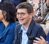 Tout en déplorant le manque de moyens et les conditions de travail compliquées.

Thomas Sotto en tribunes lors des Internationaux de France de tennis de Roland Garros 2023, à Paris, France, le 6 juin 2023. © Jacovides-Moreau/Bestimage
