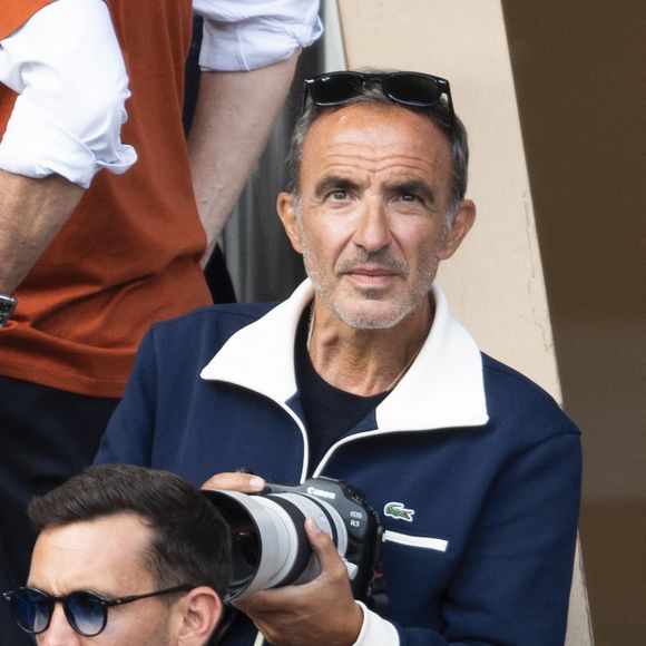 Nikos Aliagas (fait des photos) - Hommage à Rafael Nadal lors des internationaux de France de tennis à Roland Garros le 25 mai 2025.

© Cyril Moreau / Dominique Jacovides  / Bestimage