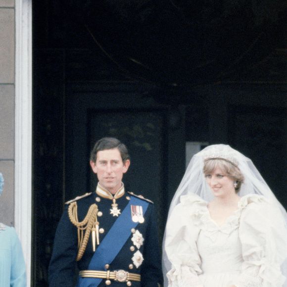 La reine Elisabeth II d'Angleterre et le prince Philip, duc d'Edimbourg, lors du mariage de leur fils, le prince Charles avec Lady Diana Spencer le 29 juillet 1981.

© Mirrorpix / Bestimage