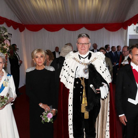 Le prince Richard, duc de Gloucester, La duchesse de Gloucester, Brigitte Macron, Alastair King, lord maire de Londres, Le président Emmanuel Macron, Florence King, Lady Mayoress of the City of London lors d’un banquet d’état à Guildhall, Londres le 9 juillet 2025. Le couple présidentiel français est en voyage officiel au Royaume Uni pour trois jours.

© Dominique Jacovides / Bestimage