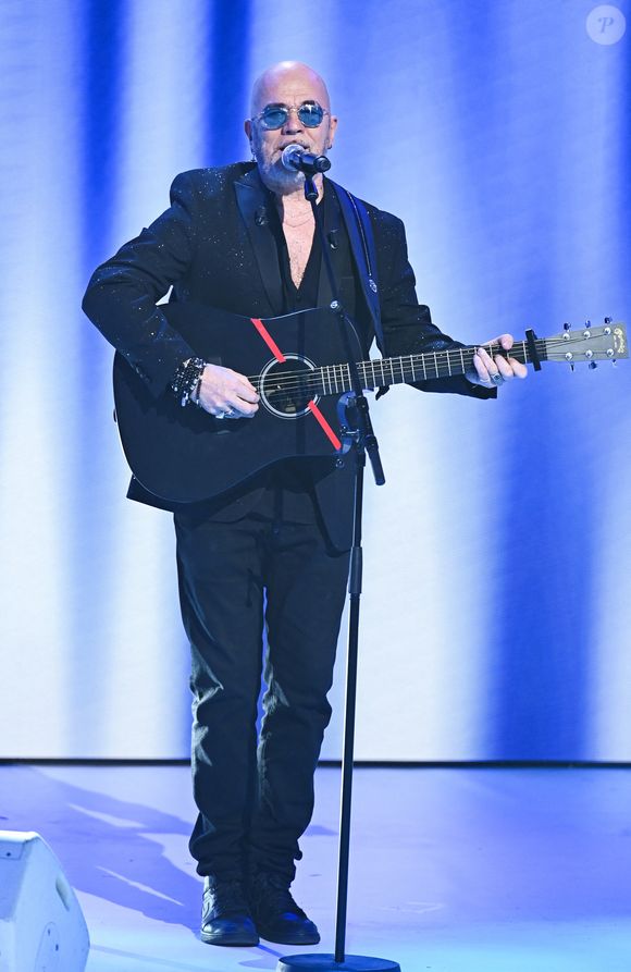 Malgré l’intention initiale de faire appel, Chouraqui a finalement renoncé, ce qui a conduit la cour d’appel à clore définitivement l’affaire en avril 2025. 

Exclusif - Pascal Obispo - Enregistrement de l'émission Vivement dimanche présentée par Michel Drucker au studio Rive Gauche, diffusée le 16 mars sur France 3, à Paris, France. © Guillaume Gaffiot/Bestimage