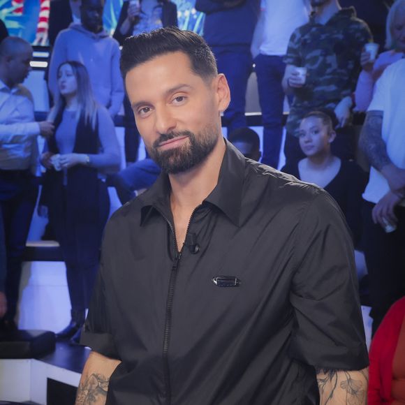 Exclusif - Hugo Manos - Sur le plateau de l’émission TPMP (Touche Pas à Mon Poste) présentée en direct par C.Hanouna et diffusée sur C8 - Paris le 14/12/2023 - © Jack Tribeca / Bestimage