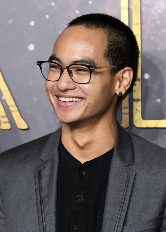 Ainsi, alors que Maddox est crédité dans le film "Coutures", dans lequel joue sa mère, un détail important n’a pas échappé au magazine "People". 

Maddox Jolie-Pitt arrivant à la projection de gala britannique d'Eternals, au BFI IMAX Waterloo. Crédit : Doug Peters/EMPICS.  © PA Photos/ABACA