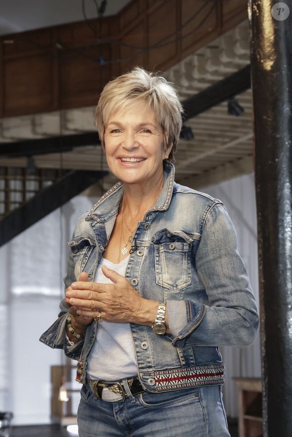 Exclusif - Véronique Jannot lors de l'enregistrement de l'émission "Animaux Stars", présentée par B.Montiel et diffusée le 4 novembre sur la chaine Animaux TV
© Jack Tribeca / Bestimage