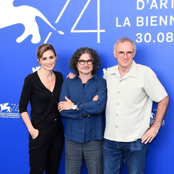 Julie Gayet, Ziad Doueiri et le producteur Jean Brehat lors du photocall du film "The Insult" lors du 74ème Festival International du Film de Venise, la Mostra le 31 août 2017.
Crédit : SGP / BESTIMAGE