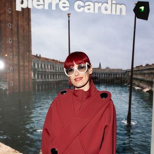 Jennifer Ayache (Superbus) au défilé Pierre Cardin "Collection Femme Prêt-à-Porter Automne/Hiver 2026-2027" lors de la Fashion Week de Paris, le 10 mars 2026
© Jeremy Melloul / Bestimage