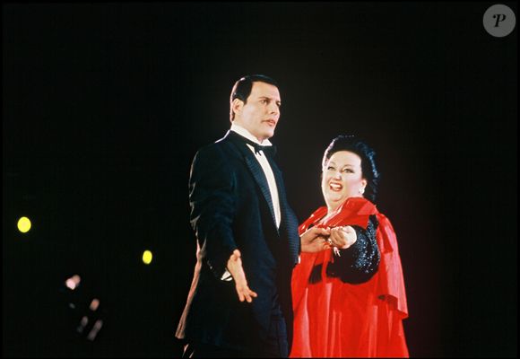 ARCHIVES - Montserrat Caballé et Freddie Mercury à Barcelone en 1988.