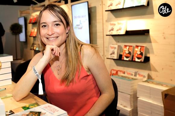 Mélissa Da Costa lors du festival du livre Paris 2022 au Grand Palais Ephémère le 23 avril 2022.

© Cédric Perrin / Bestimage
