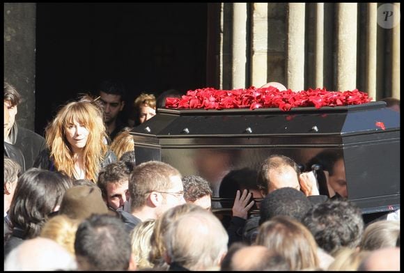 Julie Depardieu : obsèques de Guillaume Depardieu en l'église Notre-Dame de Bougival en 2008.©Bestimage