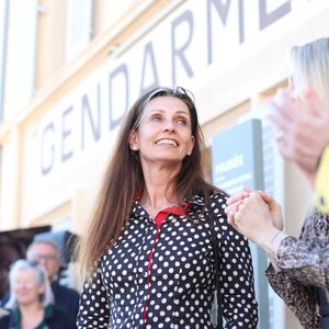 Les actrices de la série "Sous le soleil", Tonya Kinzinger et Adeline Blondieau lors de l'inauguration de l'exposition "Sous le soleil" au musée de la gendarmerie à Saint-Tropez, Côte d'Azur, France, le 1er avril 2023. © Philipe Arnassan/Nice Matin/Bestimage