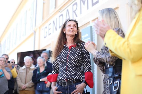 Les actrices de la série "Sous le soleil", Tonya Kinzinger et Adeline Blondieau lors de l'inauguration de l'exposition "Sous le soleil" au musée de la gendarmerie à Saint-Tropez, Côte d'Azur, France, le 1er avril 2023. © Philipe Arnassan/Nice Matin/Bestimage