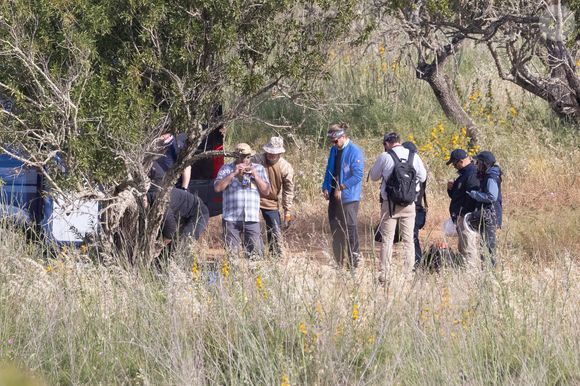 La police portugaise reprend les investigations, deux ans après les dernières fouilles menées au Portugal. De nouvelles recherches ont commencé aujourd'hui près de Praia da Luz, là où Maddie McCann a disparu en mai 2007. Praia da Luz, le 3 juin 2025.