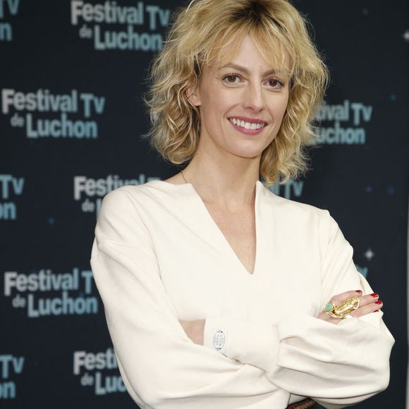 Sara Mortensen pour Astrid et Raphaëlle - Photocall lors de la 24ème édition du festival Tv de Luchon le 11 février 2022. © Christophe Aubert via Bestimage