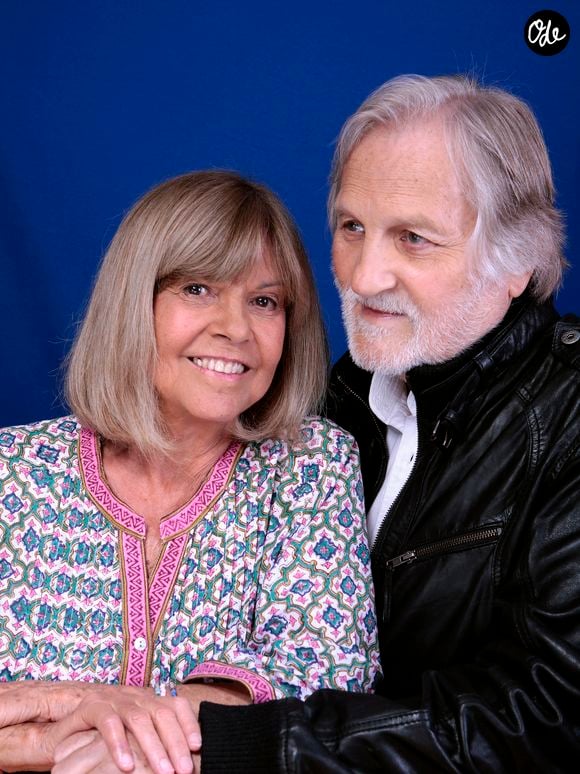 Jean-Jacques Debout et Chantal Goya font chambre à part.

Chantal Goya et Jean-Jacques Debout posant lors d'une séance photo à Paris, en France, en août 2015. Photo : VIM/ABACAPRESS.COM