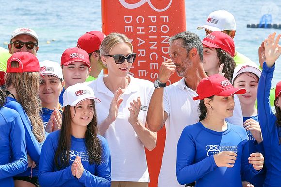 La princesse Charlène de Monaco et Pierre Frolla lors de la journée "Water Safety Day, pour la prévention de la noyade" sur la plage du Larvotto de Monaco, le 17 juin 2025. Cet événement est organisé par sa Fondation, le Centre de Sauvetage Aquatique de Monaco (CSAM) en partenariat avec la Croix-Rouge monégasque. © Claudia Albuquerque/Bestimage