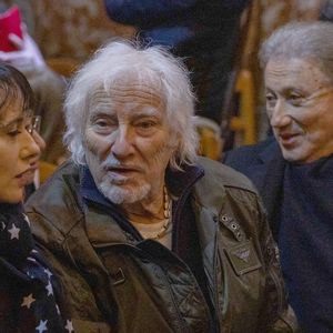 En effet, comme il l'expliquait en interview pour "Paris Match", le chanteur ne souhaite pas qu'une guerre d'héritage éclate après son départ.

Hugues Aufray, sa femme Murielle et Michel Drucker lors de la messe en Hommage à Brigitte Bardot dans l'église Saint-Roch à Paris, France, le 28 janvier 2025. © Julien Sarkissian/Bestimage