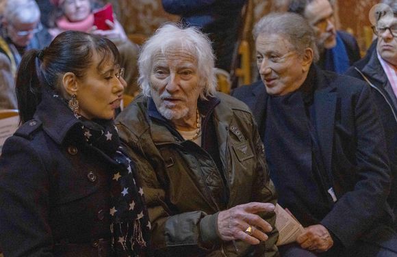 En effet, comme il l'expliquait en interview pour "Paris Match", le chanteur ne souhaite pas qu'une guerre d'héritage éclate après son départ.

Hugues Aufray, sa femme Murielle et Michel Drucker lors de la messe en Hommage à Brigitte Bardot dans l'église Saint-Roch à Paris, France, le 28 janvier 2025. © Julien Sarkissian/Bestimage
