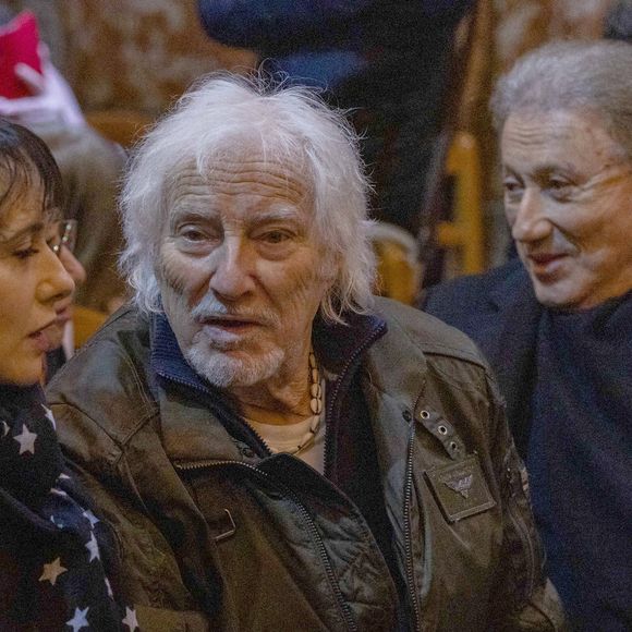 En effet, comme il l'expliquait en interview pour "Paris Match", le chanteur ne souhaite pas qu'une guerre d'héritage éclate après son départ.

Hugues Aufray, sa femme Murielle et Michel Drucker lors de la messe en Hommage à Brigitte Bardot dans l'église Saint-Roch à Paris, France, le 28 janvier 2025. © Julien Sarkissian/Bestimage