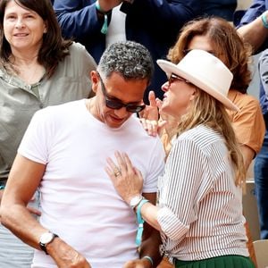 Sarah Poniatowski (Lavoine) avec son compagnon Roschdy Zem et son fils Roman dans les tribunes lors des Internationaux de France de Tennis de Roland Garros 2025. Paris, le 1er Juin 2025. © Dominique Jacovides/Bestimage