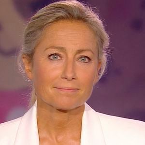 Anne-Sophie Lapix se réjouissait sans doute de prendre un peu de bon temps à la montagne pendant ses vacances 

Dernier J.T de Anne-Sophie Lapix sur France 2.
© Capture d'ecran France TV via Bestimage