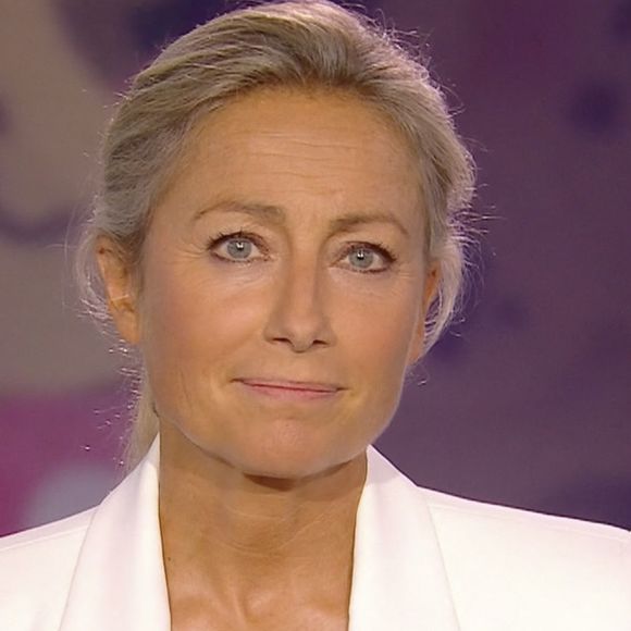 Anne-Sophie Lapix se réjouissait sans doute de prendre un peu de bon temps à la montagne pendant ses vacances 

Dernier J.T de Anne-Sophie Lapix sur France 2.
© Capture d'ecran France TV via Bestimage