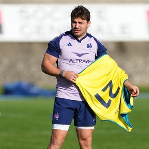 Le joueur qui fait son retour sur les terrains ce samedi soir à Toulouse...

Antoine Dupont (France) lors de la séance d'entraînement de l'équipe de France au Centre National de Rugby le 4 novembre 2025 à Marcoussis, France. Photo by Dave Winter/Icon Sport/ABACAPRESS.COM