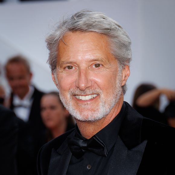 Antoine de Caunes - Montée des marches du film « La plus précieuse des marchandises  » lors du 77ème Festival International du Film de Cannes, au Palais des Festivals à Cannes. Le 24 mai 2024
© Jacovides-Moreau / Bestimage