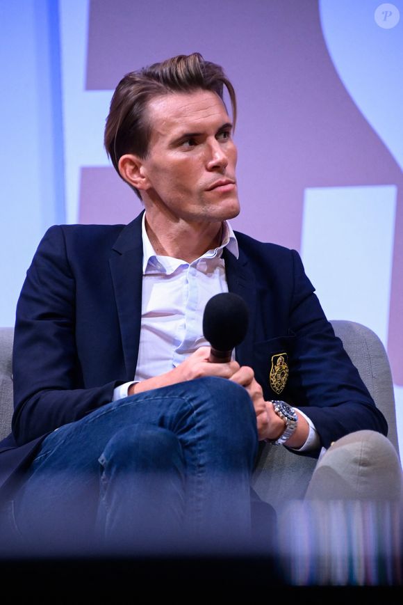 Les médecins ont finalement écarté le risque de cécité, une nouvelle qu’il a reçue avec soulagement.

Yoann Offredo ( Consultant France televisions ) - lors de "Demain le Sport", évènement imaginé par L’Equipe, avec FranceInfo et France Télévisions à la Maison de la Radio à Paris, France, le 22 septembre 2022. © Federico Pestellini/Panoramic/Bestimage