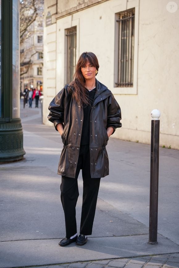 Alison Toby au défilé La Rose Vivier à la Fashion Week de Paris le 6 mars 2025 © Lucia Sabatelli / Bestimage