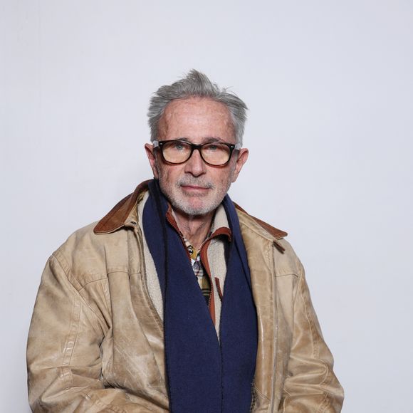 “Avec le recul, je me dis qu’elle a bien fait : mon insécurité me rendait très con" déclare-t-il dans le livre "Le Splendid par le Splendid : nous nous sommes tant marrés"  
Exclusif - Close-up avec Thierry Lhermitte en backstage de la projection du film "Le Père Noël est une ordure" au cinéma Mac Mahon à Paris, à l'occasion de la sortie du livre "Le Splendid par Le Splendid". Paris, le 15 décembre 2024.
© Denis Guignebourg/Bestimage