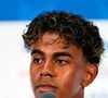 Fils d'un père marocain et d'une mère originaire de Guinée équatoriale, il n'oublie jamais les sacrifices consentis par sa famille pour lui permettre de réussir. 

FOOTBALL : Conference de presse match France vs Espagne - Coupe du monde 2026 - 13/07/2026 - Lamine Yamal (esp) © Imago / PsnewZ / Bestimage