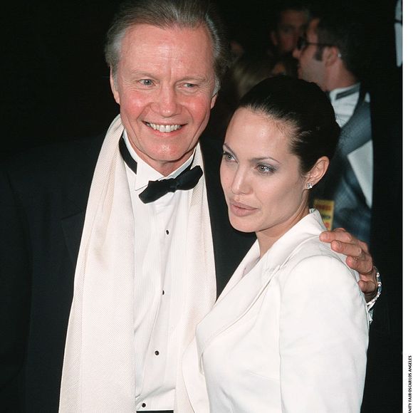 Jon Voight et sa fille Angelina Jolie - Soirée Vanity Fair Oscar Los Angeles (2001 - STARMAX / BESTIMAGE).