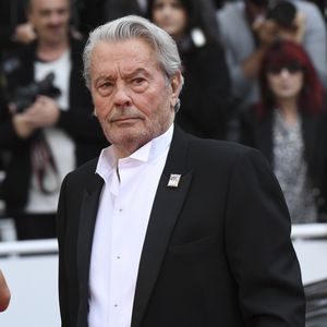 Alain Delon - Montée des marches du film "A Hidden Life" lors du 72ème Festival International du Film de Cannes, le 19 mai 2019. Panoramic / Bestimage