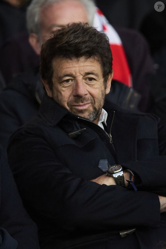 Info - Incendies à Los Angeles : Patrick Bruel perd sa maison détruite par le feu - Patrick Bruel - Célébrités dans les tribunes du match de Ligue 1 Uber Eats "PSG-Lyon" (4-1) au Parc des Princes à Paris le 21 avril 2024. © Cyril Moreau/Bestimage