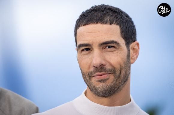 Tahar Rahim pose lors de la séance photo du film "Alpha" à l'occasion du 78e Festival de Cannes, au Palais des Festivals, le 20 mai 2025 à Cannes, en France. 

Photo de Shootpix/ABACAPRESS.COM