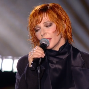 Mylène Farmer chante au Festival de Cannes, Juliette Armanet émue - capture d'écran France 2 @Bestimage