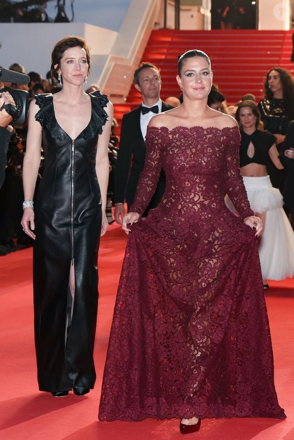 Sara Giraudeau, Adèle Exarchopoulos - Descente des marches du film " Garance " lors du 79ème Festival International du Film de Cannes, le 17 mai 2026. © Jacovides-Moreau / Bestimage